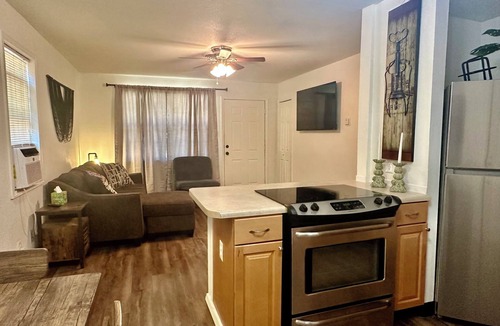 Lubbock Cottage | 3-bed cottage in Central Lubbock l 8 mins to TTU and medical district