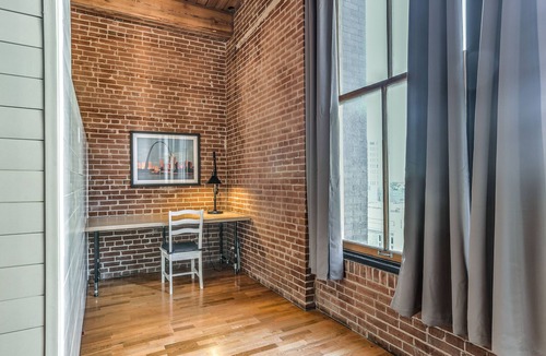 Downtown West Apartment | 3 Bed DWTN Loft✦Sleep 6✦Walk to Attractions✦Pets