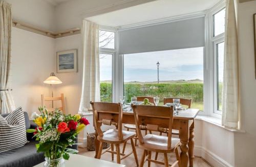 Bamburgh House | 3 Bed in Bamburgh oc-l31103