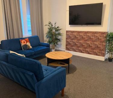 Shiremoor House | 3 Bed Stay for Families, Groups And Contractors