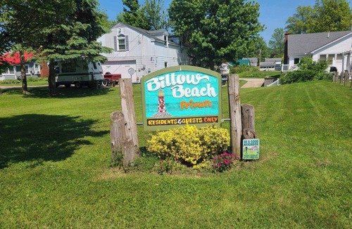 Ashtabula House | 3 Bedroom 2 Bath Cottage Lake Erie View near Geneva-on-the-Lake and Ashtabula