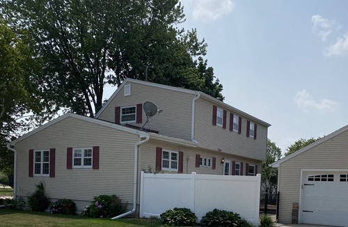 Oshkosh House | 3 bedroom/2 bath home; close to EAA. Large kitchen and outside deck area