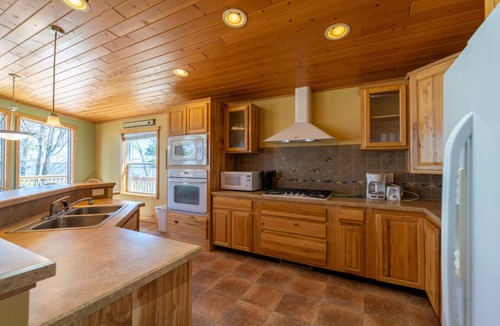 Cass Lake Cabin | 3-bedroom 2 full bath cabin located at Cass Lake Lodge Eagle