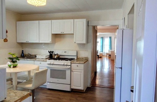 Buffalo Apartment | 3-bedroom apartment Buffalo/Niagara FallsnFree Parking
