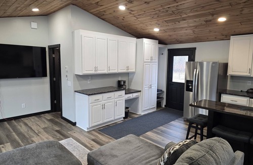 International Falls Cabin | 3-bedroom cabin by Rainy Lake with Hot Tub.