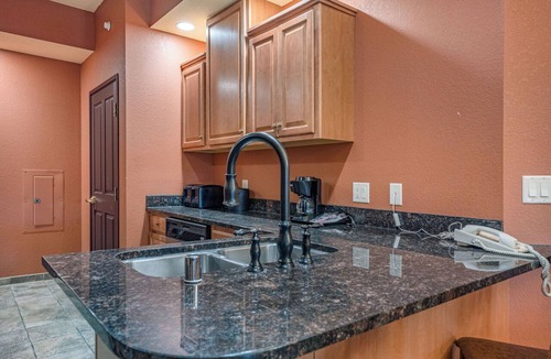 Wisconsin Dells Condo | 3-Bedroom Condo - Chula Vista Waterparks INCLUDED! Sleeps 14 & Dog Friendly!