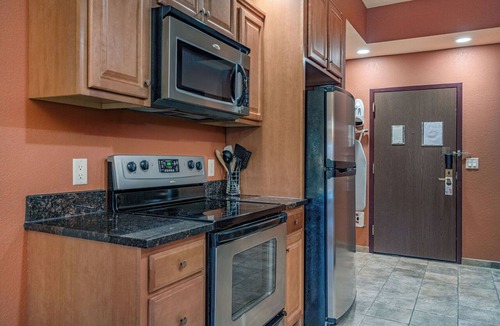 Wisconsin Dells Condo | 3-Bedroom Condo - Chula Vista Waterparks INCLUDED! Sleeps 14 & Dog Friendly!