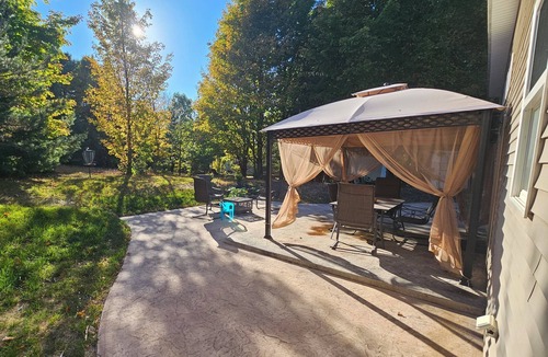 Interlochen House | 3-bedroom dog friendly house in charming Interlochen for the outdoor enthusiasts