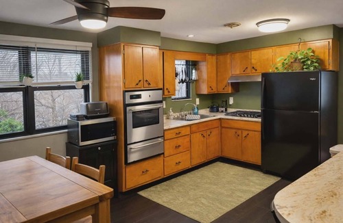 White Oak House | 3-bedroom Fun Bungalow in White Oak
