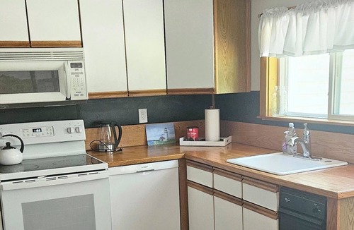 Raymond Cottage | 3 bedroom home on Panther Pond