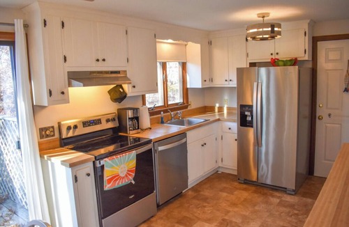 Dennis House | 3 bedroom home, quick drive to Northside Beaches