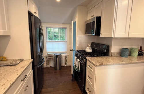 Hyannis House | 3-bedroom house in charming Barnstable with WiFi, AC,Walking distance to Main st