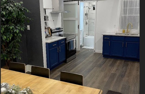 Dayton House | 3-bedroom house in lovely Dayton with business WIFI for relaxing stays