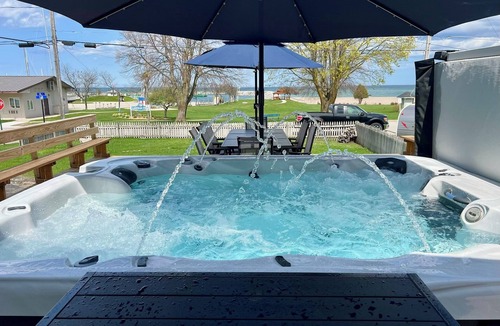 Rogers City House | 3 Bedroom House In Rogers City With Huge Deck/Hot Tub Right Next to Lake Huron!