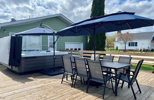 Rogers City House | 3 Bedroom House In Rogers City With Huge Deck/Hot Tub Right Next to Lake Huron!