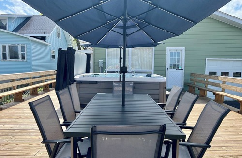 Rogers City House | 3 Bedroom House In Rogers City With Huge Deck/Hot Tub Right Next to Lake Huron!
