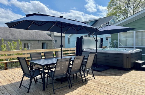 Rogers City House | 3 Bedroom House In Rogers City With Huge Deck/Hot Tub Right Next to Lake Huron!