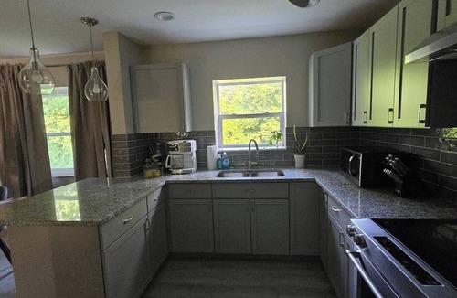 Roselawn Finance House | 3-bedroom house in wonderful Cincinnati with AC, WiFi