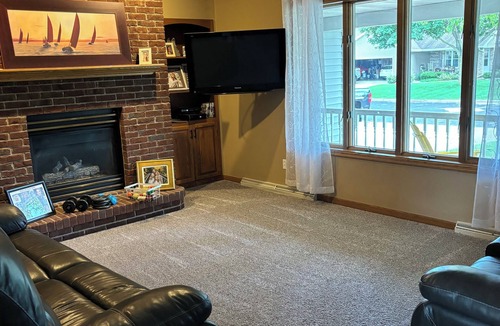 Menasha House | 3-bedroom house located just 25 minutes south of Lambeau Field for NFL Draft