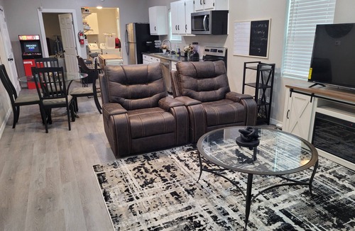 Tulsa House | 3-bedroom house near Downtown Tulsa with a fence in playground