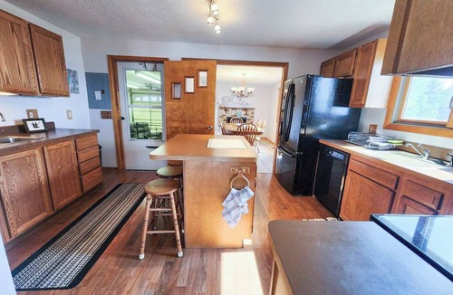 Moorestown House | 3 bedroom Lakefront living at its best! - Houghton Lake