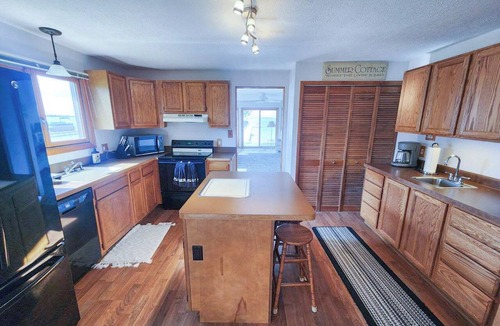 Moorestown House | 3 bedroom Lakefront living at its best! - Houghton Lake