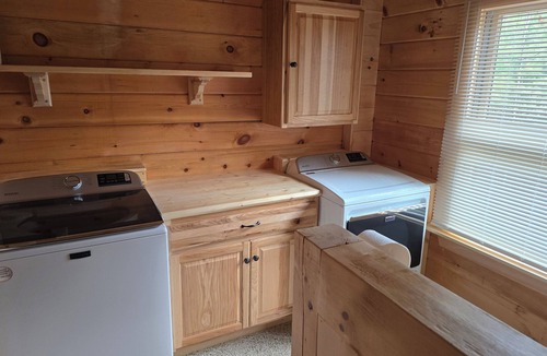 Southwest Harbor House | 3-bedroom Log Cabin with AC, WiFi ,Southwest Harbor That Rents SAT-SAT ONLY