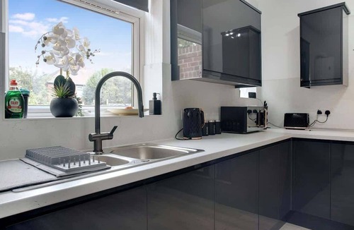 Fenham House | 3 Bedroom With Backyard, 10 Min to City Centre