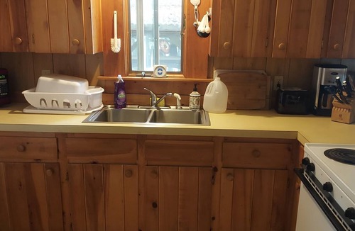 Northport Cottage | 3 BR Lake BR - Pitcher Lake