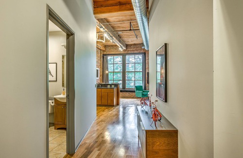 Downtown West Apartment | 3 BR Loft✦Sleeps 6✦Park View✦Walk to Attractions