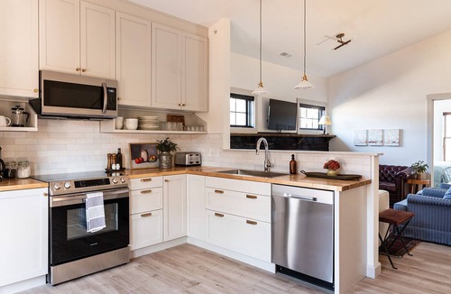 Nashville Apartment | 3-East: Luxe 3BR in Downtown Nashville, IN w/Rooftop Patio