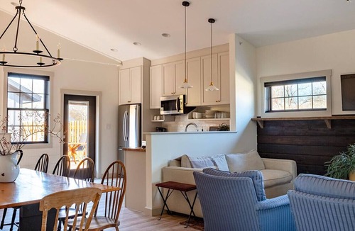 Nashville Apartment | 3-East: Luxe 3BR in Downtown Nashville, IN w/Rooftop Patio