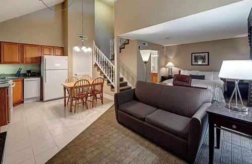 Urbana Hotel | 3 Homey Rooms w/Kitchen and Free Breakfast Near Downtown Champaign