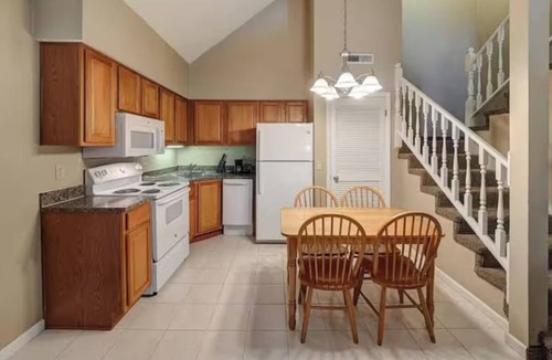 Urbana Hotel | 3 Homey Rooms w/Kitchen and Free Breakfast Near Downtown Champaign