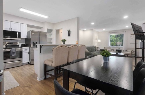 Lenexa House | 3 King Beds | Sleeps 8 | Near Oak Park Mall