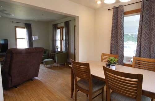 Fond du Lac House | 3 Level House for the whole family! Quiet 2 bedroom house sleeps 6!