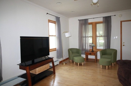 Fond du Lac House | 3 Level House for the whole family! Quiet 2 bedroom house sleeps 6!