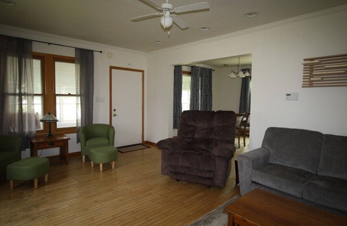 Fond du Lac House | 3 Level House for the whole family! Quiet 2 bedroom house sleeps 6!