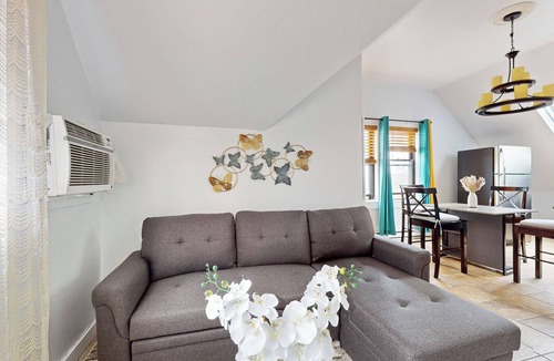 West Street - River Street Condo | 3 Mi to Franklin Park Zoo! Bright Residential Stay