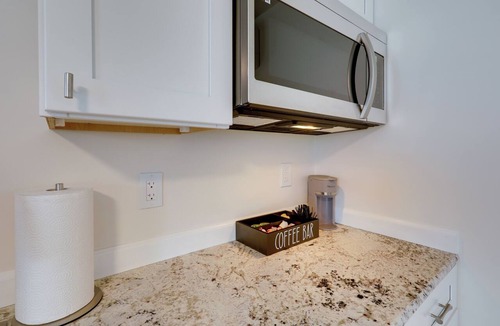 Wareham Apartment | 3 Mi to Onset Beach & Village! Pet-friendly Apt