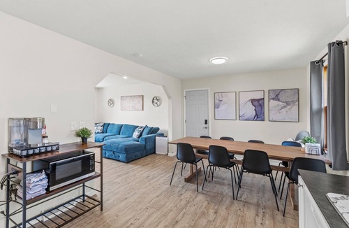 Williamstown House | 3 Miles to Ark! Basement Playroom with Video Arcade!