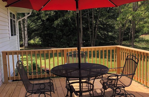 Traverse City House | 3 minutes from Taylor Park on Long Lake. Close to Sand Dunes, wineries , TC.