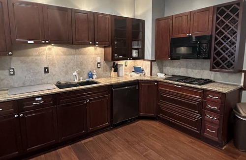 Cleveland House | 3 Minutes to Cleveland Clinic, museums, historic Shaker Heights and more!