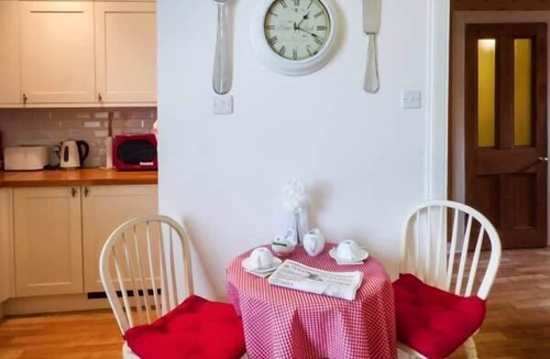 Jedburgh Apartment | 3 QUEEN MARYS BUILDINGS, with a garden in Jedburgh