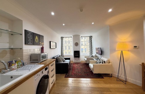 Old Town Apartment | 3 Royal Mile flat near Edinburgh Castle