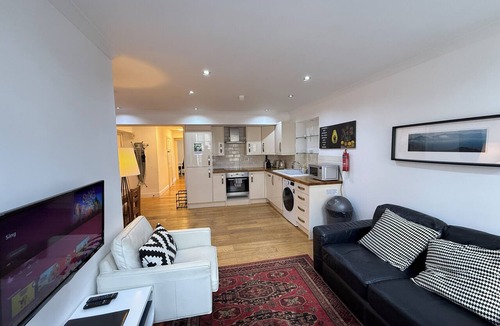 Old Town Apartment | 3 Royal Mile flat near Edinburgh Castle