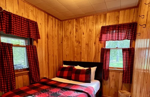 Iron County Cabin | 3 Secluded Lakefront Cabins