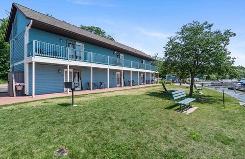 Mayfield Apartment | 3 Separate Private Lakeside Rooms - Upper Level