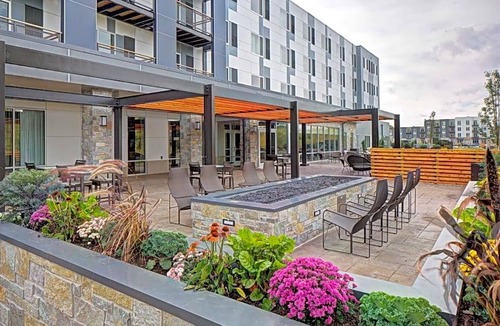 Appleton Hotel | 3-Star Hotel ∙ Courtyard by Marriott Appleton Riverfront