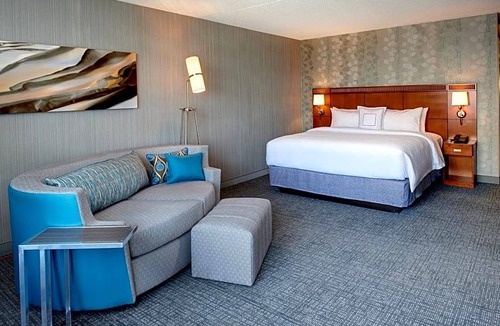 Downtown Detroit Hotel | 3-Star Hotel ∙ Courtyard by Marriott Detroit Downtown